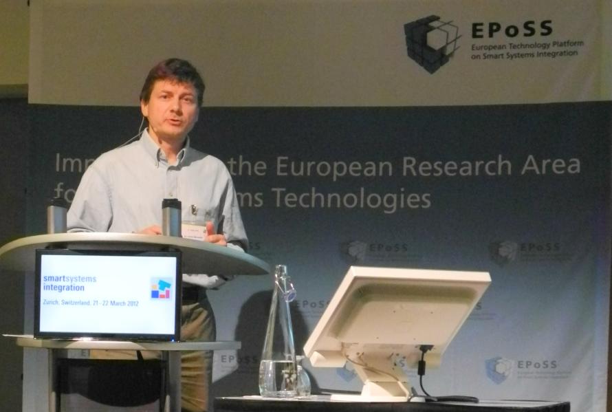 Chris Merveille of IK4-IKERLAN presenting SSI show cases